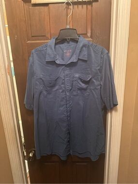 Men’s XL Swiss Tech Blue Short Sleeve Button-Up Shirt